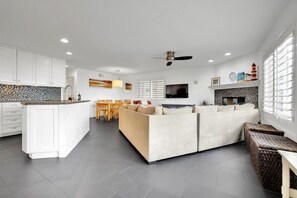 Smart TV, fireplace