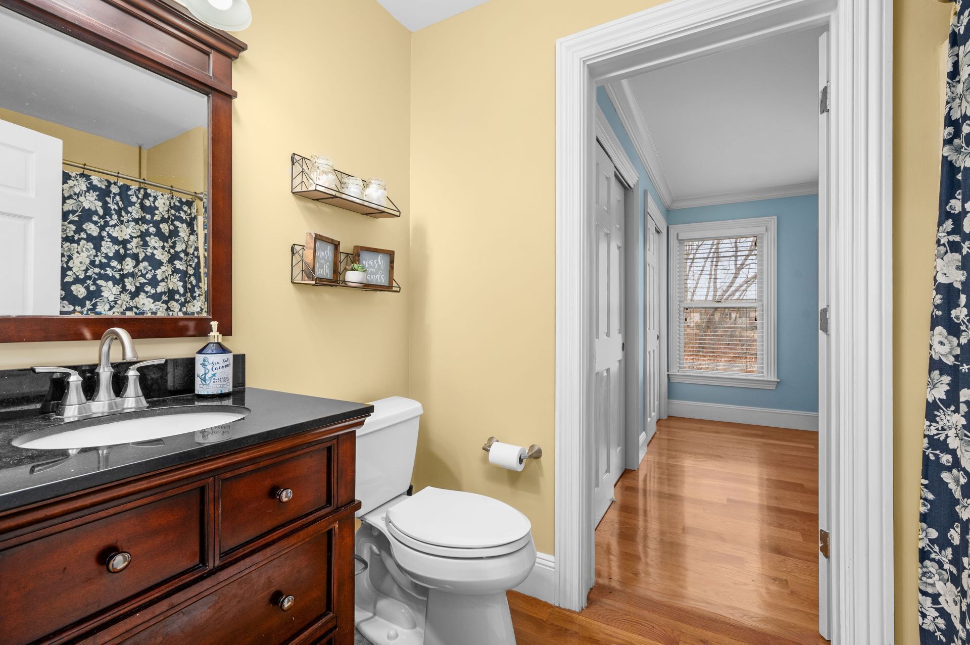 Bathroom 2 Ensuite: Primary Bathroom: Full: 1st Floor