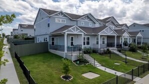 Exterior - Amenities of Austin minutes from Austin Bergstrom! (Manor)