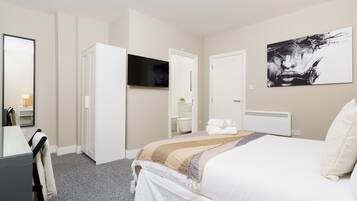 2 bedrooms, iron/ironing board, free WiFi, bed sheets