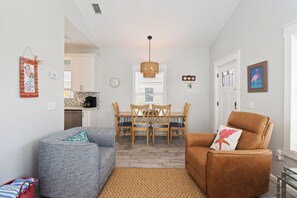 Smart TV - "Georgia Sand" is 600 steps to the beach! This 2BD/2BA adorable cottage sleeps 8! (Mexico Beach)
