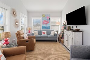 Smart TV - "Georgia Sand" is 600 steps to the beach! This 2BD/2BA adorable cottage sleeps 8! (Mexico Beach)