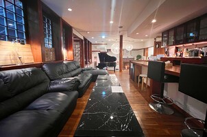 Premier House, Multiple Bedrooms, Non Smoking, Mountain View | Room amenity