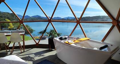 Lunar Home Pé na Água