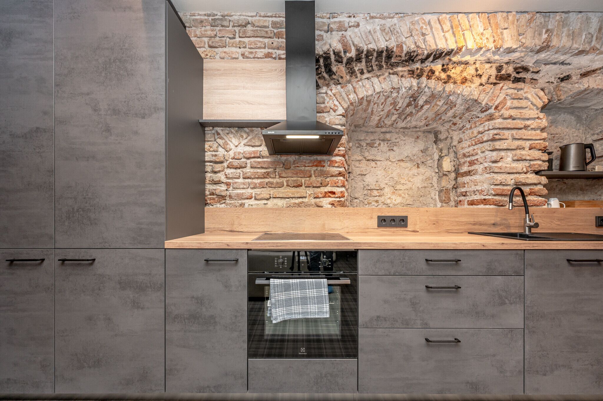 Fridge, oven, electric kettle, cookware/dishes/utensils