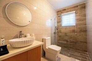 Shower, hair dryer, towels, soap - Modern 2BR near beach, dinning, and historic center, in the heart of the city (Puerto Plata)