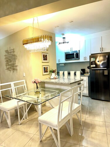 Modern 2BR near beach, dinning, and historic center, in the heart of the city