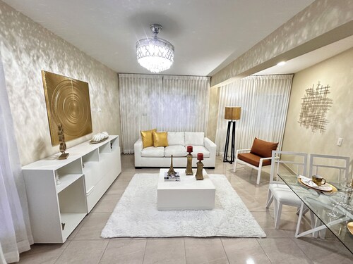 Modern 2BR near beach, dinning, and historic center, in the heart of the city