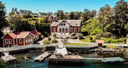 "350" - Beautiful and cozy apartment with charm in historic villa by the sea.