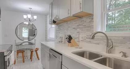 Cozy bungalow in the heart of Murfreesboro. Pet friendly.