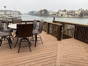 Outdoor dining - Escape to this waterfront 3 BR condo with a large deck and beautiful canal views (Corpus Christi)