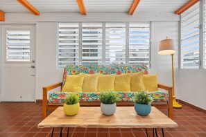 Living area - Santurce by Otium (San Juan)
