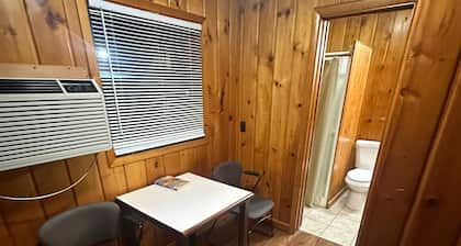 Country Cabin Motel