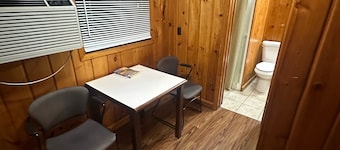 Country Cabin Motel