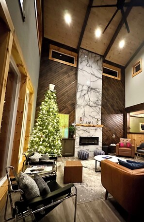 Interior - Oslo Mountainside Retreat + Hot Tub + Arcade + Million Dollar View Sleeps 24 (Jasper)