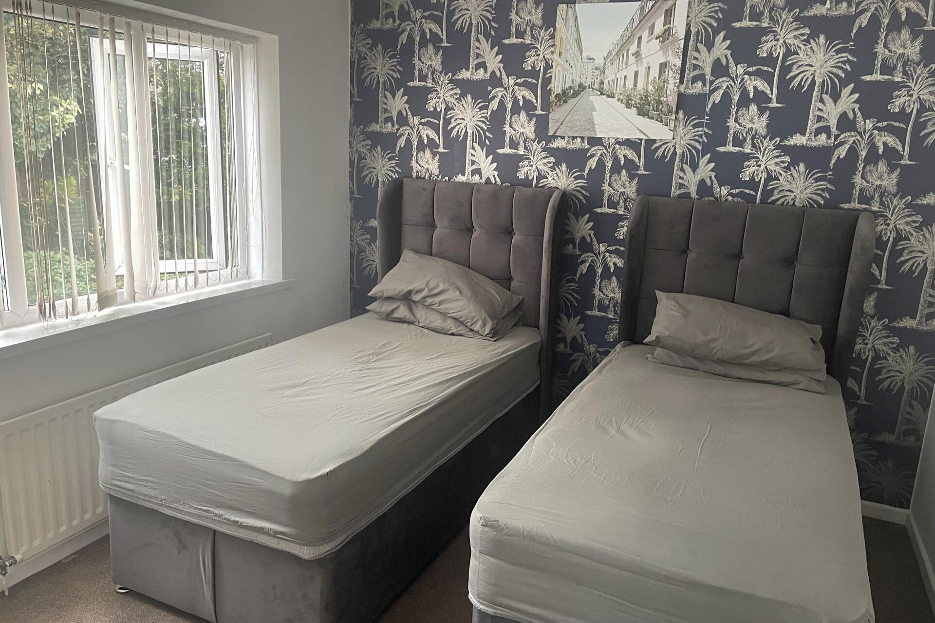 4 habitaciones, tabla de planchar con plancha, wifi y ropa de cama 