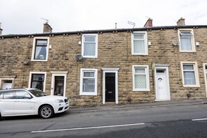 Exterior - Immaculate 3-Bed House in Accrington (Accrington)