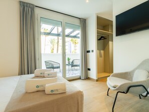 3 habitaciones, tabla de planchar con plancha, wifi y ropa de cama 
