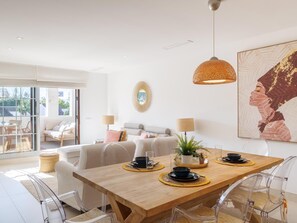 Unclassified image, 3 of 38, button