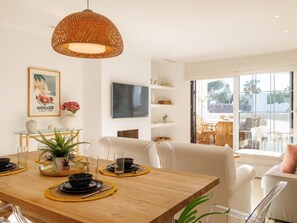 Unclassified image, 2 of 38, button