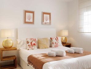 2 bedrooms, iron/ironing board, Internet, bed sheets