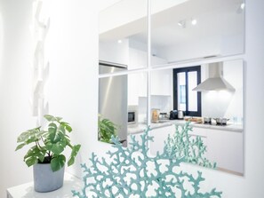 Réfrigérateur, micro-ondes, four, cafetière/bouilloire