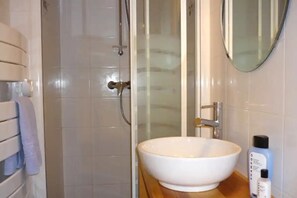 Bruser, hårtørrer, håndklæder