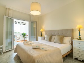 3 slaapkamers, een strijkplank/strijkijzer, wifi, beddengoed