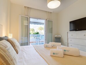 3 soverom, strykejern/-brett, internettilgang og sengetøy