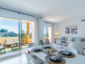 Dining - La Quinta Cosy Flat with Fantastic Terrace (Benahavis)