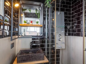 Shower, hair dryer, towels - Marbella Marysol Beachfront Apartment I (Marbella Centre)