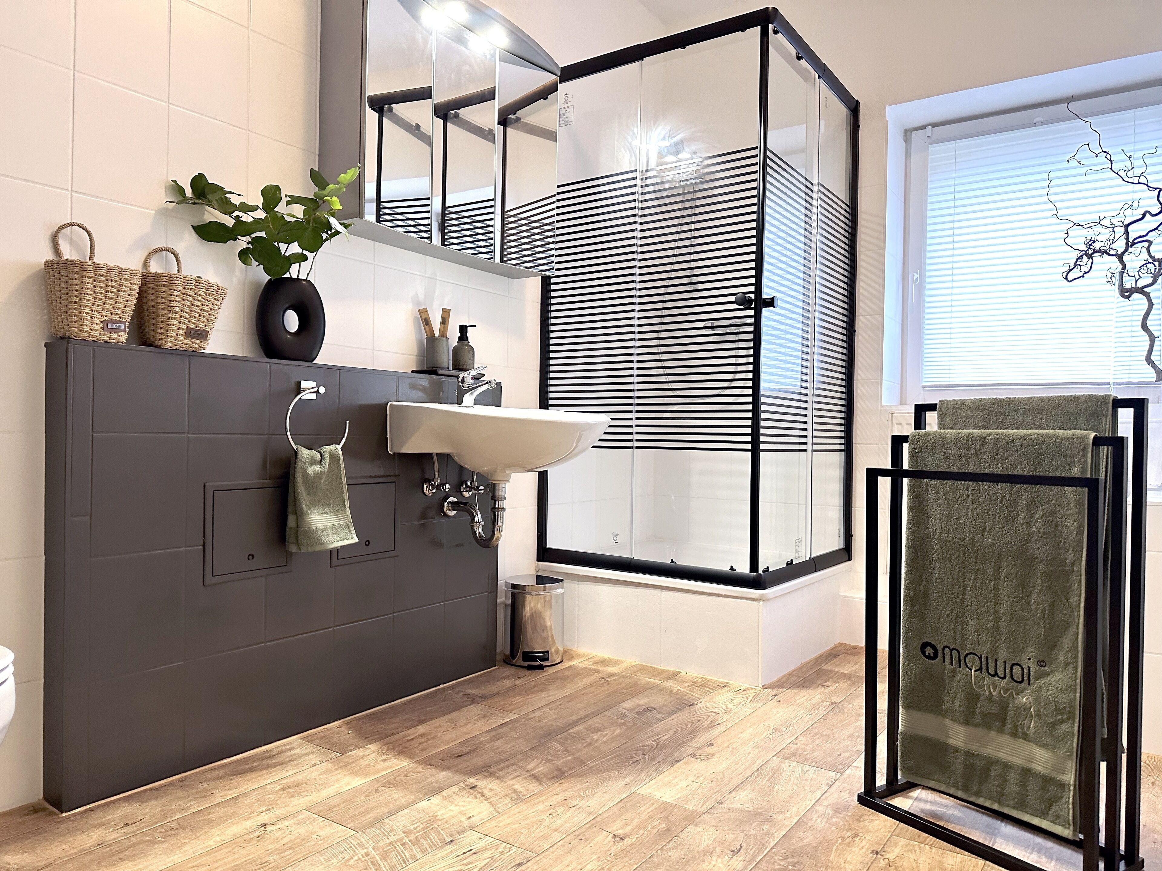 Dusj, hårføner, håndklær og såpe