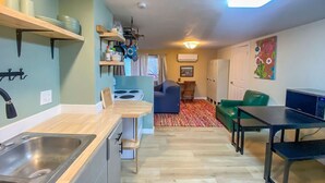 Interior - 2 bed 1 bath cottage home (Price)