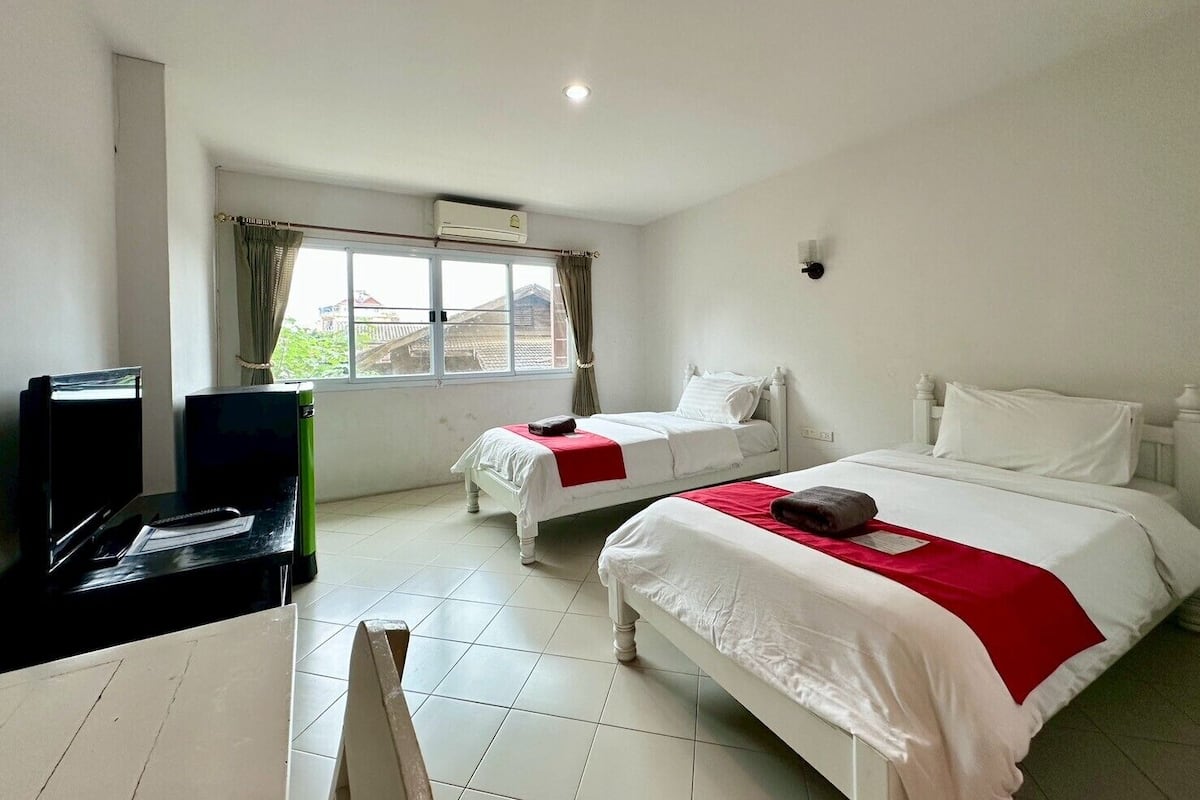 Desk, blackout drapes, WiFi (free), bed sheets