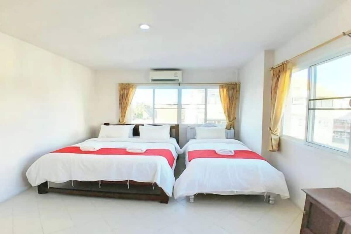 In-room safe, desk, iron/ironing board, free WiFi