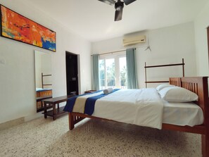 5 bedrooms, desk, iron/ironing board, free WiFi