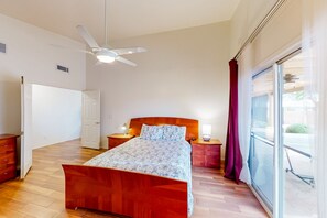 3 chambres, bureau, fer et planche à repasser, accès à Internet