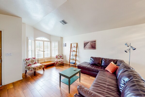 Téléviseur, foyer, table de ping-pong, bureau