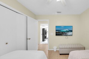 3 bedrooms, iron/ironing board, WiFi, bed sheets