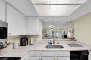 Cookware/dishes/utensils