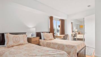 3 bedrooms, desk, WiFi, bed sheets