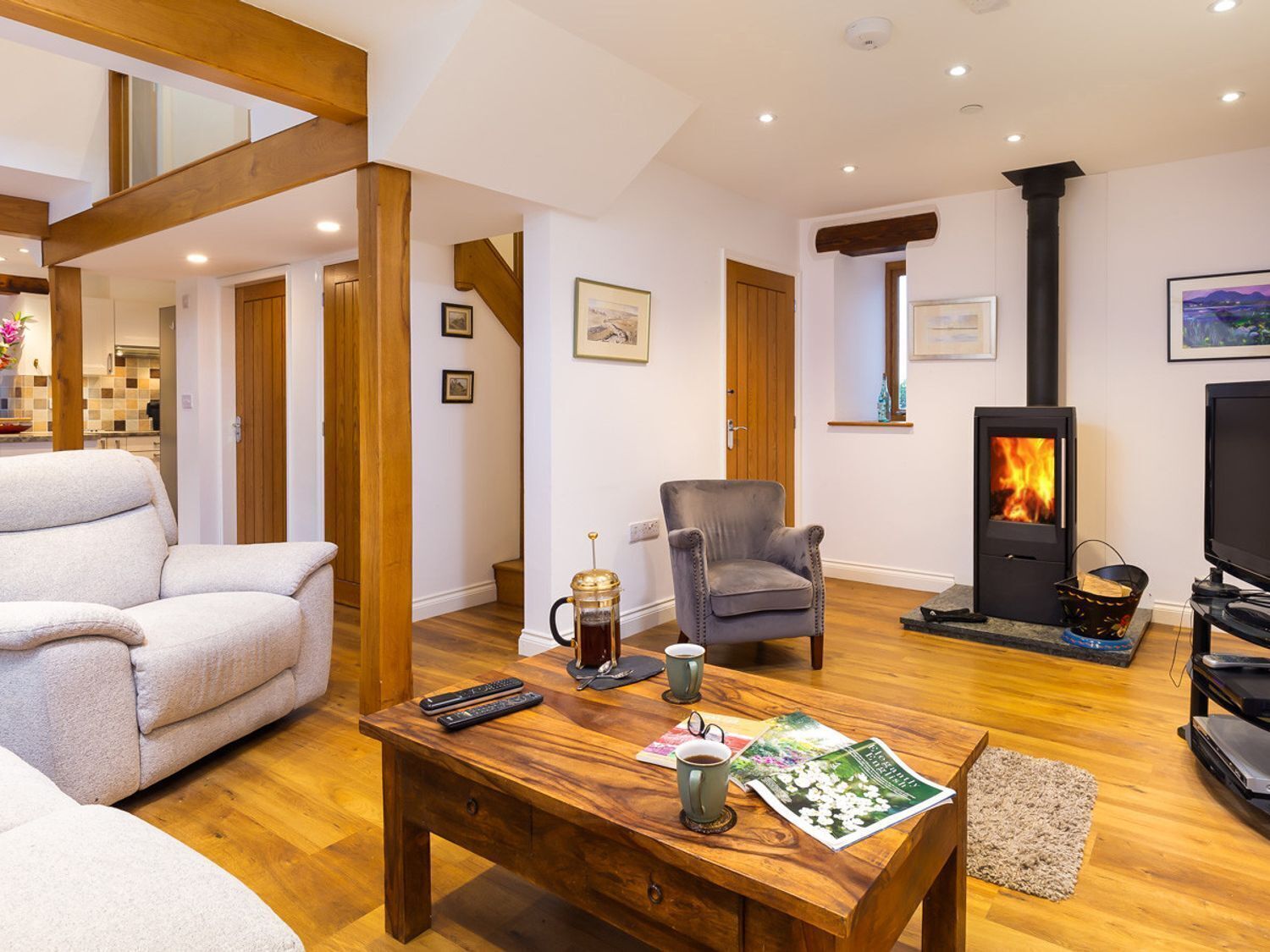 WILLOW TREE BARN, pet friendly, with open fire in Brigsteer