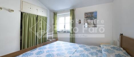 2 soverom og strykejern/-brett