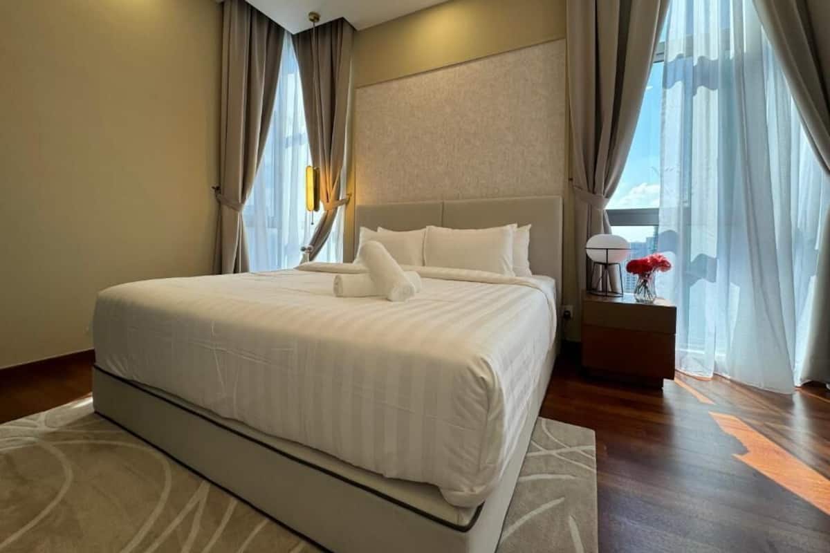 Deluxe Twin Room, 1 Bedroom | Soundproofing, iron/ironing board, free WiFi, bed sheets