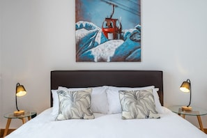 1 bedroom, desk, WiFi, bed sheets