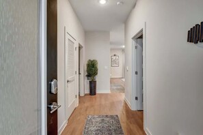 Interior - Long Term Condo with Pool, Gym, Balcony, Parking, Sleeps 6, King Suite + Sleeper Sofa,  Minutes to Downtown & Five Points, Perfect for Long Stays and Remote Work,  24 Hour Hospitality (Nashville)