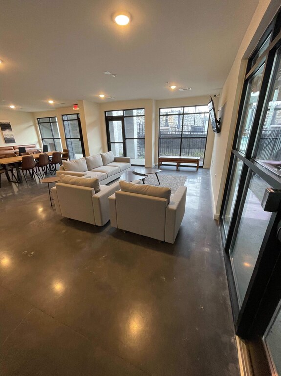 Long Term Condo With Pool, Gym, Balcony, Parking | Sleeps 6, King Suite + Sleeper Sofa, Minutes To Downtown & Five Points, Perfect For Long Stays And Remote Work, 24 Hour Hospitality - Nashville