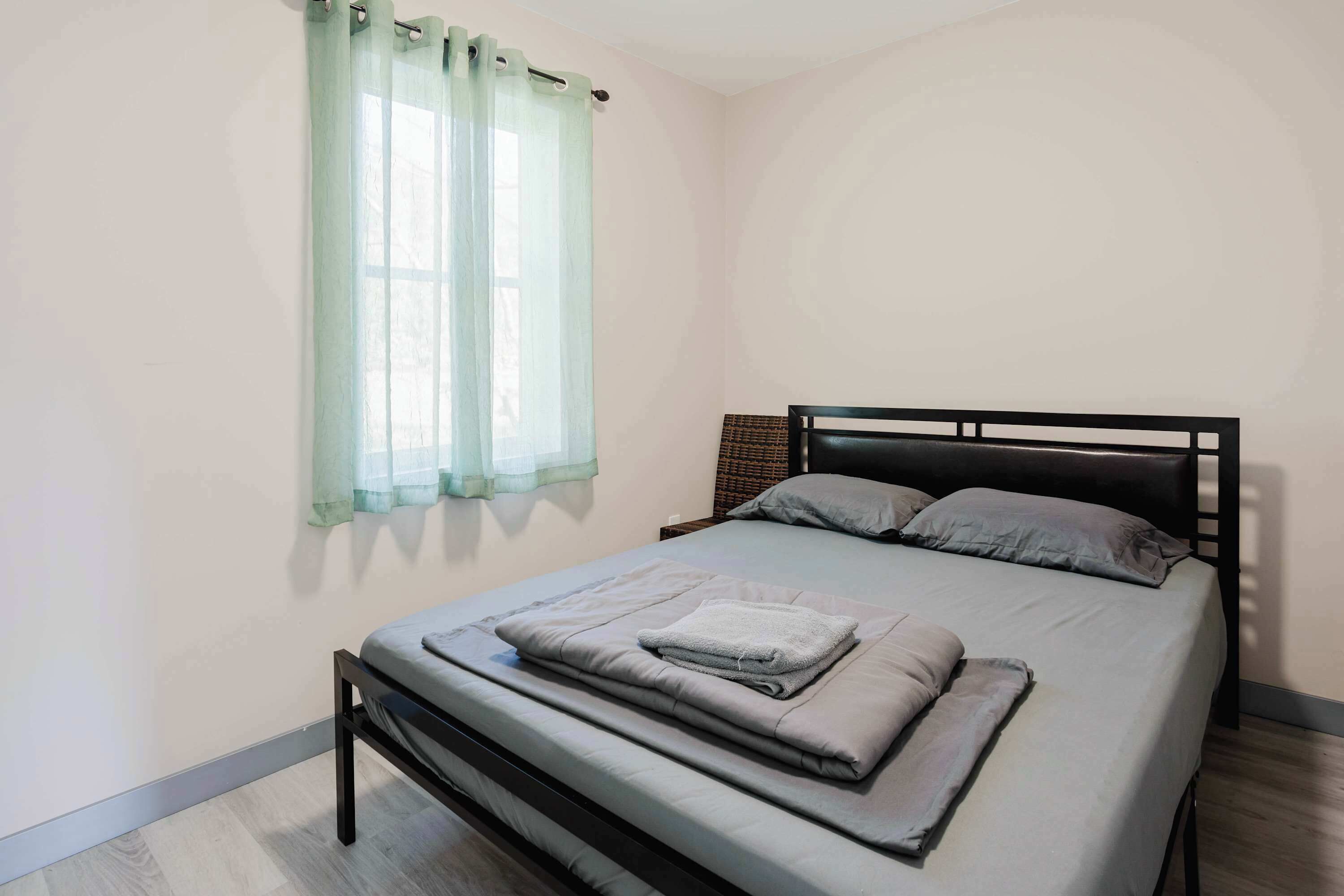 3 bedrooms, bed sheets