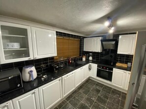 Mikrowelle, Ofen, Wasserkocher, Mixer