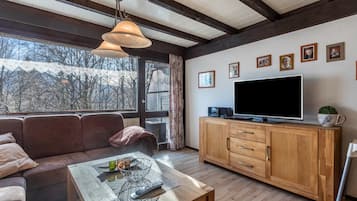 Fernseher, DVD-Player, Tischtennisplatte, Stereoanlage